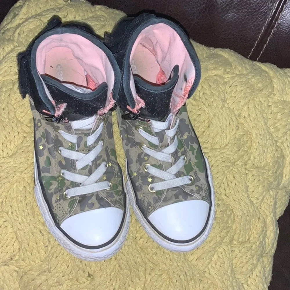 Converse girls camo